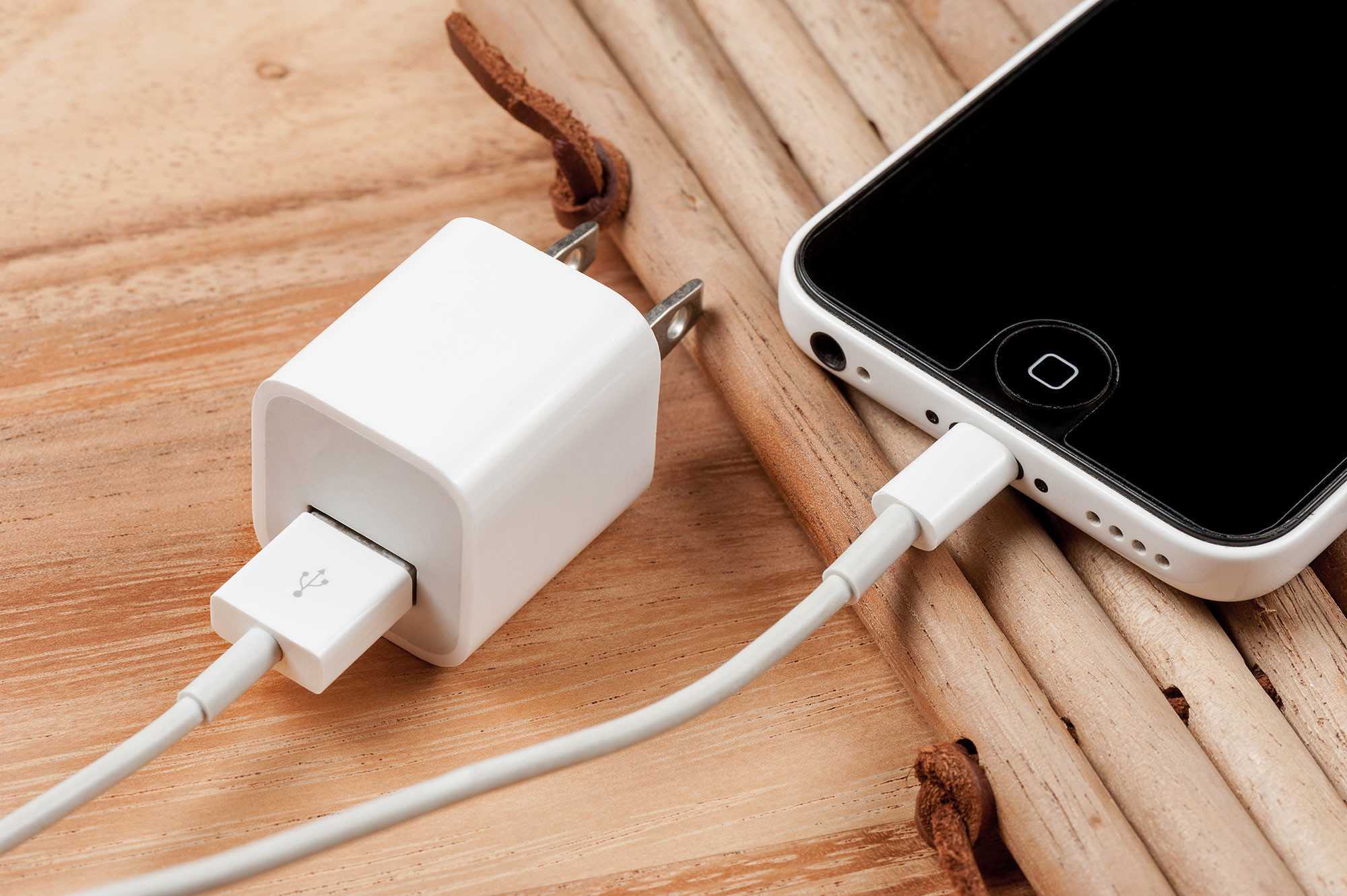 Можно ли оставлять iphone на зарядке на ночь