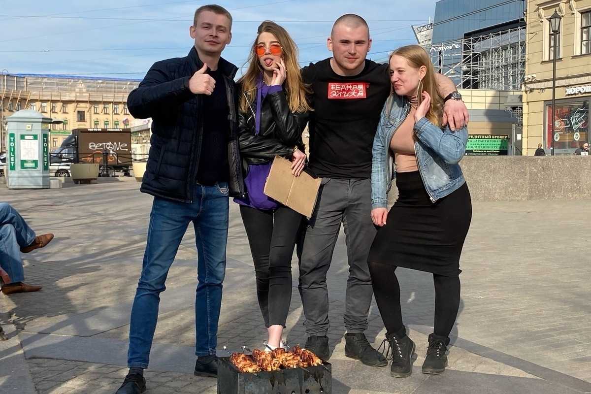 Если попробовать представить самого петербургского блогера, то это точно будет Snova_Nastia Настя Нестеренко ведет блог в Instagram уже около семи лет, пропагандирует образ жизни в скандинавском стил
