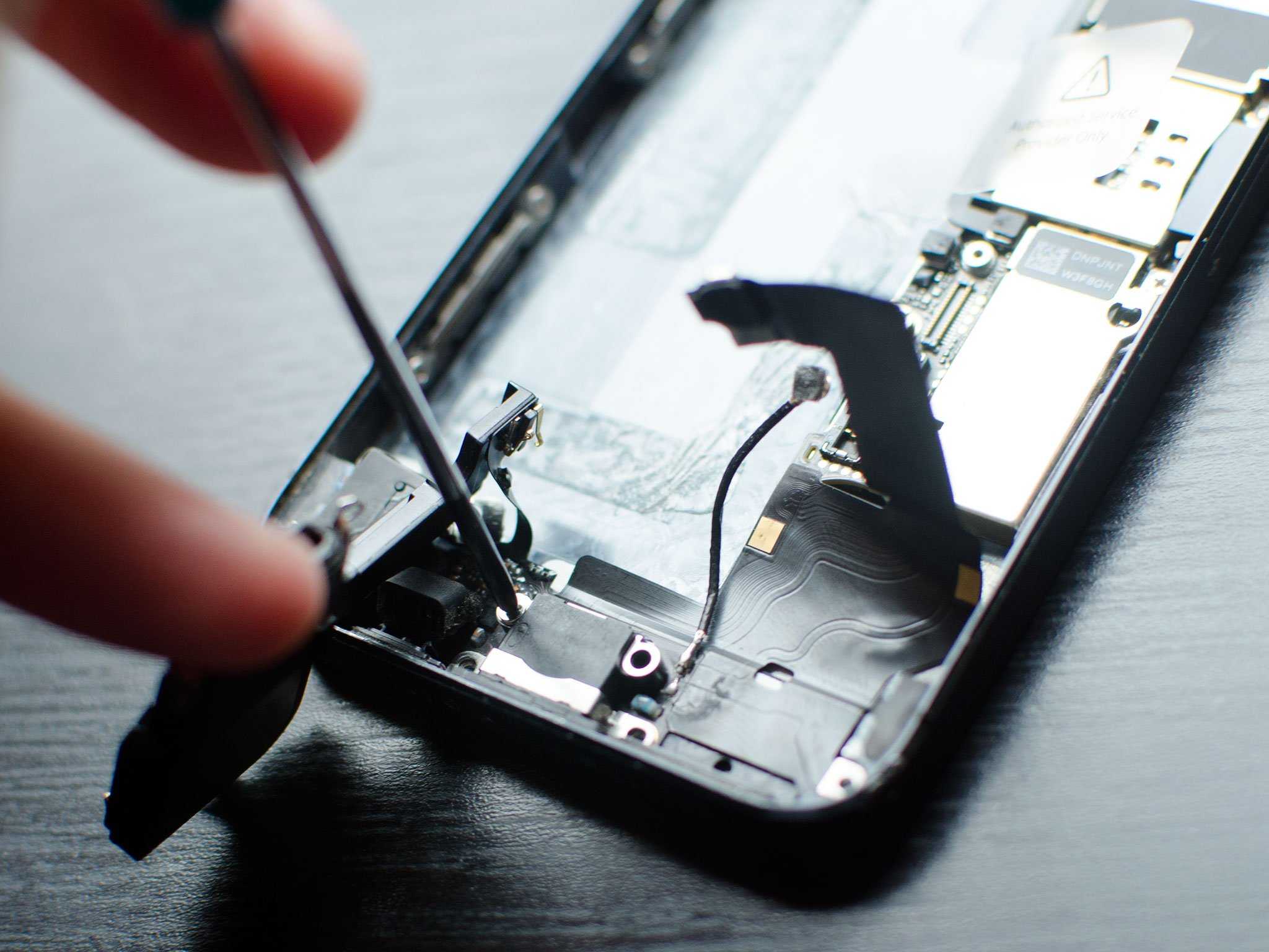 Почему iphone не заряжается от зарядки, что делать?